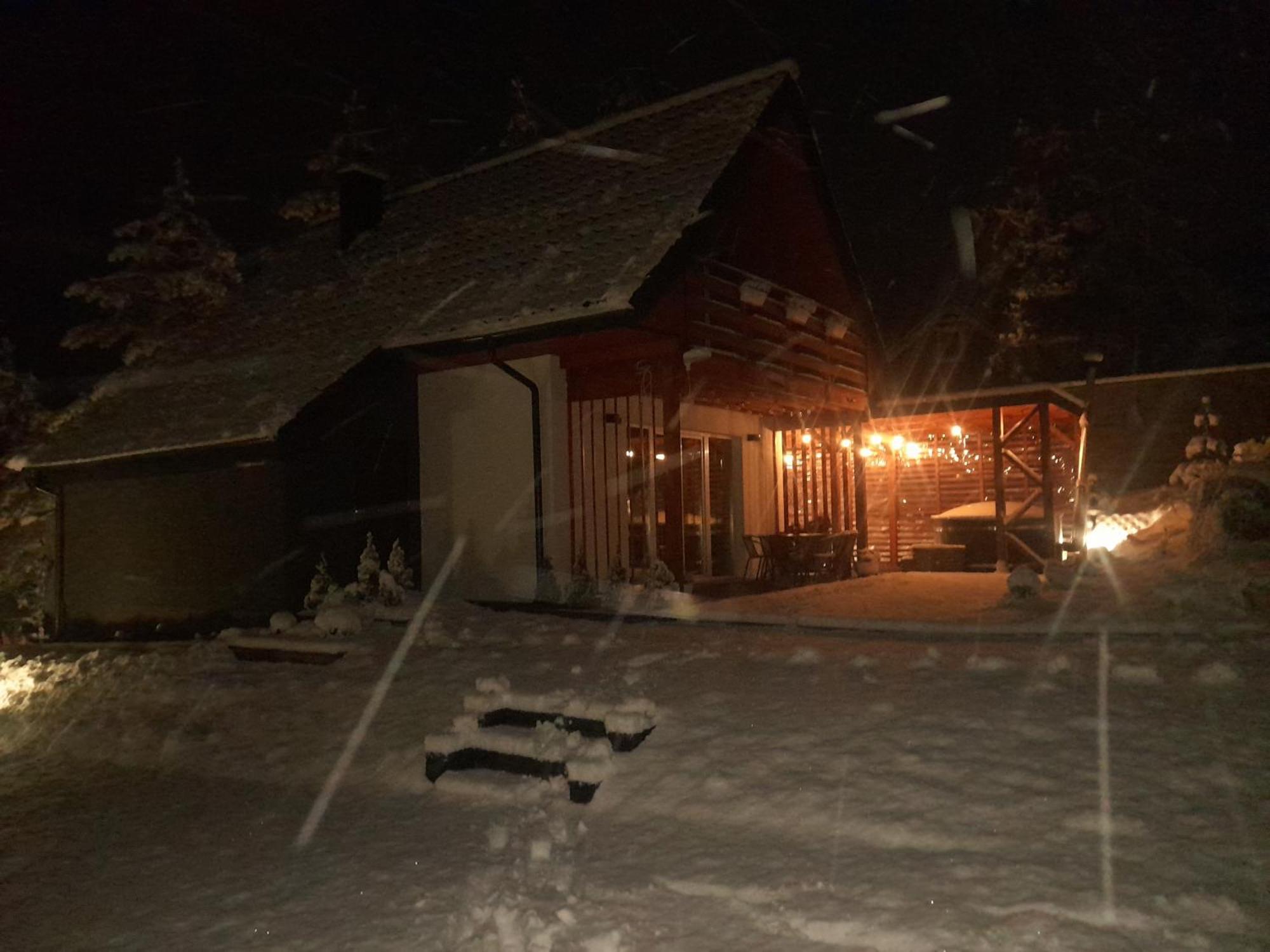 Villa ,,Domek Na Skarpie" Z Balia I Basenem Letnim Sulęczyno Exterior foto